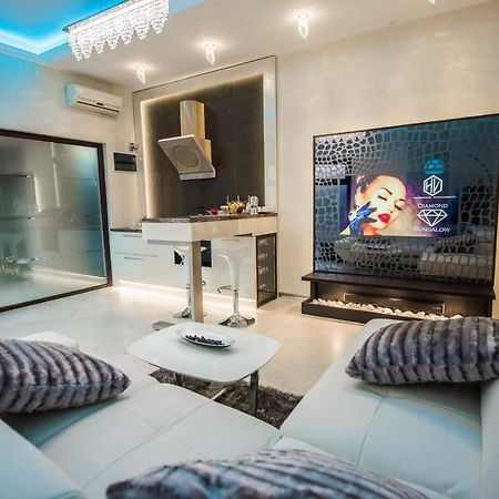 H & V Residence - Diamond Bungalow Apartment 阿拉德 外观 照片