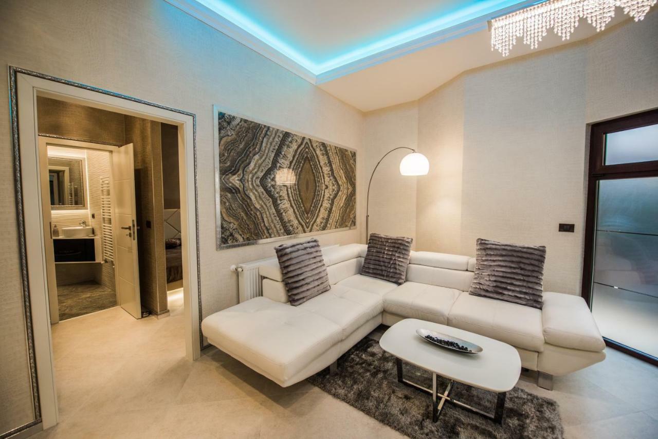H & V Residence - Diamond Bungalow Apartment 阿拉德 外观 照片