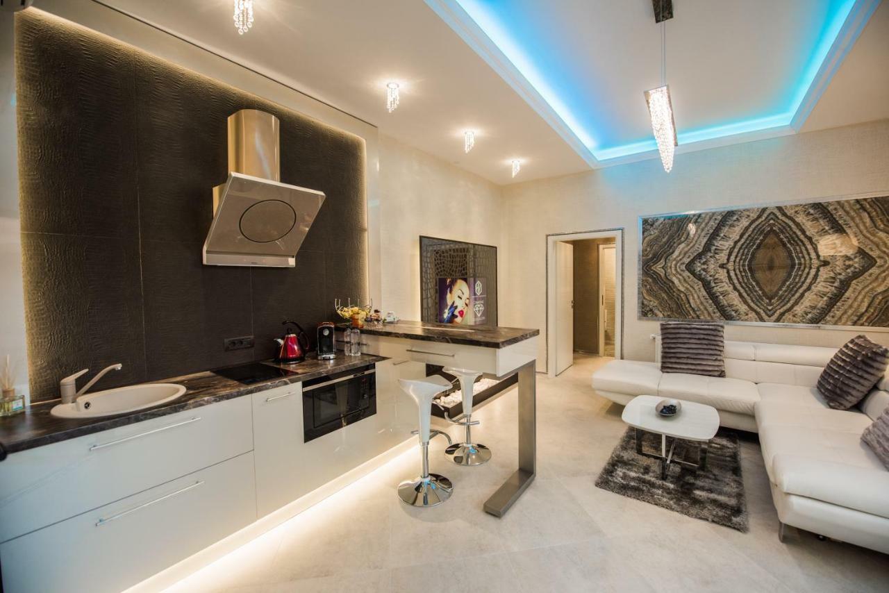 H & V Residence - Diamond Bungalow Apartment 阿拉德 外观 照片