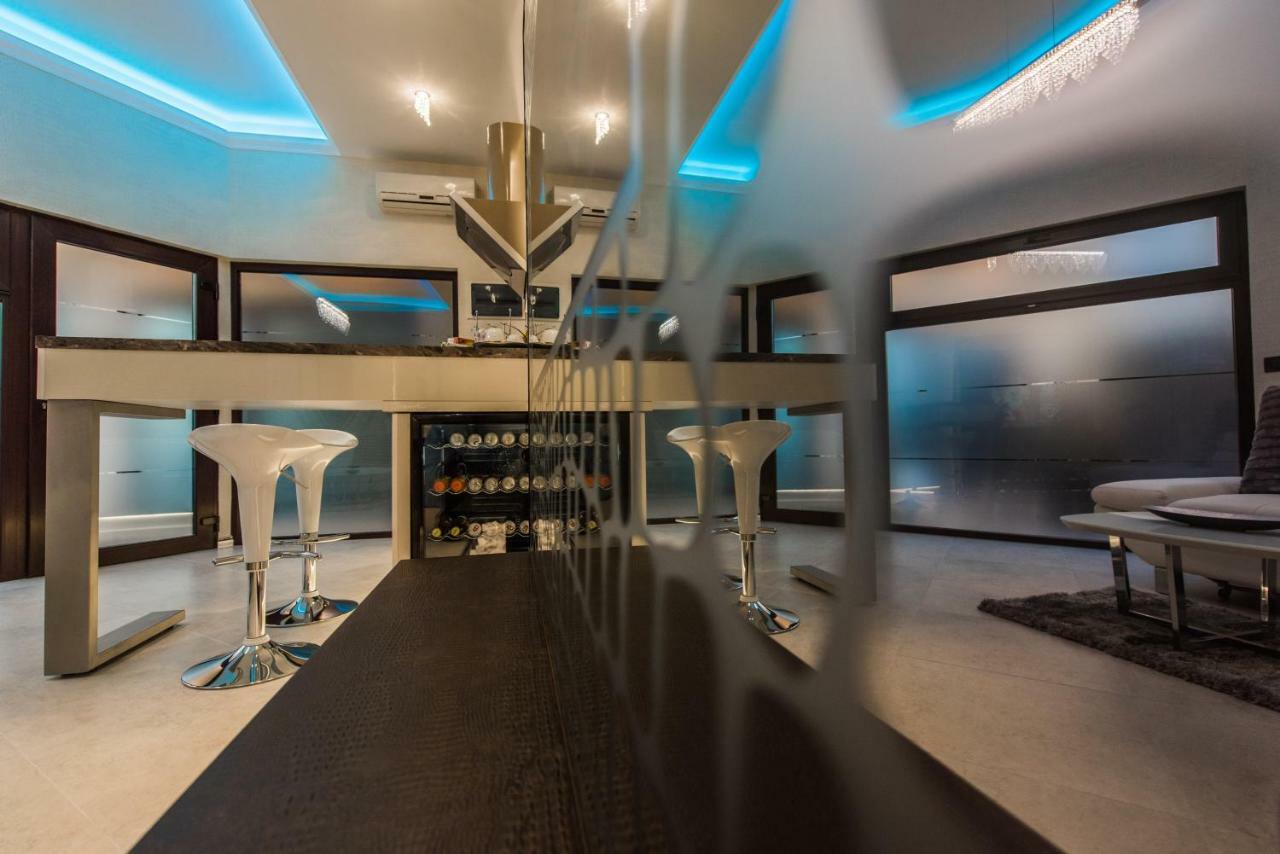 H & V Residence - Diamond Bungalow Apartment 阿拉德 外观 照片