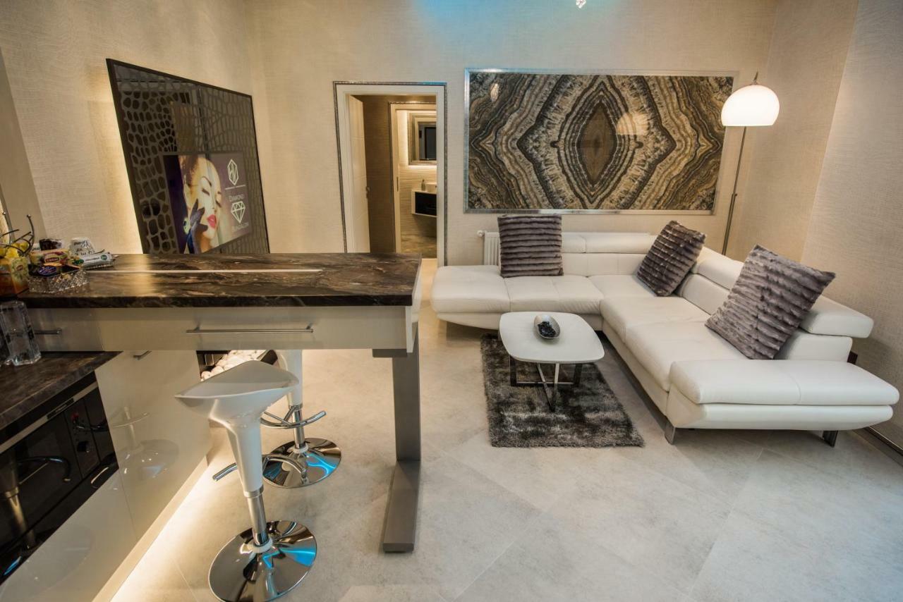 H & V Residence - Diamond Bungalow Apartment 阿拉德 外观 照片